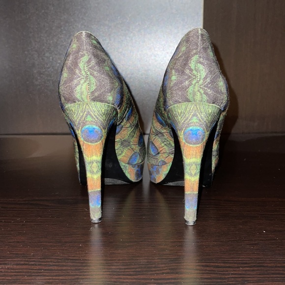 Nine West Makaylao peacock pattern pumps - Picture 4 of 5